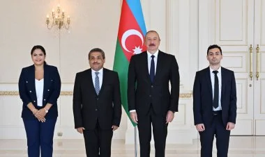İlham Əliyev yeni səfirlərin etimadnamələrini qəbul etdi