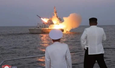 Kim Çen İn qanadlı raketlərin buraxılmasını izlədi FOTO