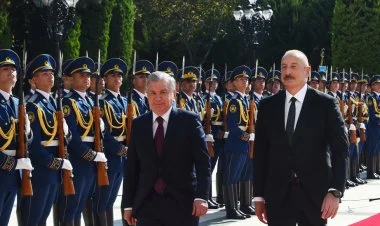 Şavkat Mirziyoyevin rəsmi qarşılanma mərasimi olub