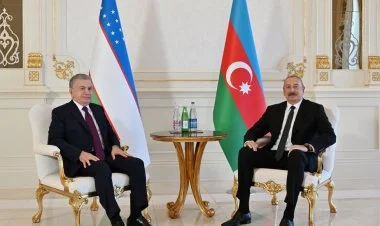 İlham Əliyev və Şavkat Mirziyoyevin təkbətək görüşü başlayıb