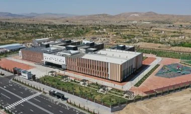Özbəkistanın Füzulidə tikdiyi möhtəşəm məktəb