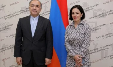 Ermənistan məktəblərində fars dili tədris olunacaq