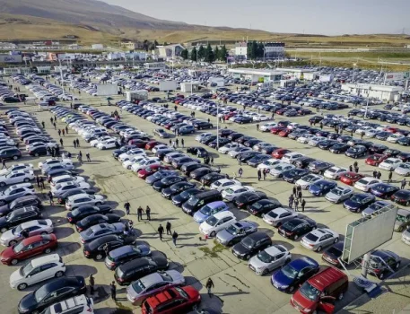Azərbaycan Gürcüstandan avtomobil idxalını 53 % azaldıb