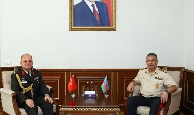 Müdafiə naziri Türkiyənin yeni hərbi attaşesini qəbul edib