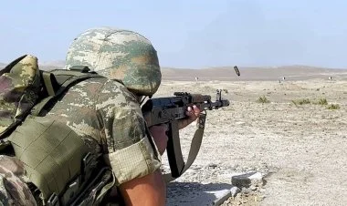 Kursantlar silahlarını döyüşə hazır vəziyyətə gətirdiər