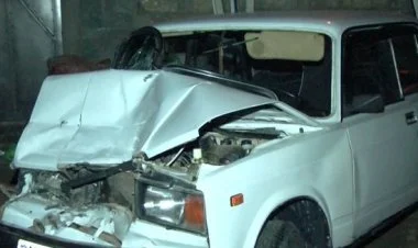 Füzulidə avtomobil ağaca çırpılıb, 2 ölü, 5 yaralı var