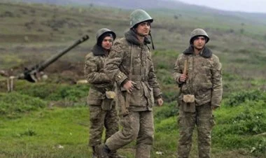 Silahı yerə qoyun və təslim olun!