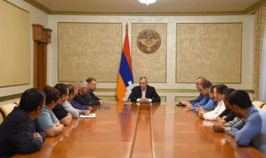 Separatçılar “ağ bayraq” qaldırdılar