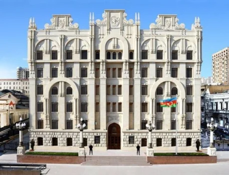 Sosial şəbəkələrdə cəlbedici reklamlara qarşı diqqətli olun!