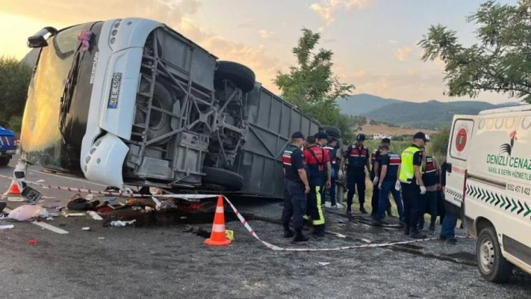 Türkiyədə ağır yol qəzası: 6 ölü, 43 yaralı