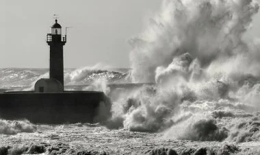 İtaliyada güclü külək və fırtına fəsadlar törədib