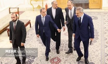 Tehranda 5 tərəfli 3+3 görüşü başladı YENİLƏNİR