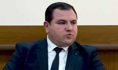 Qondarma “Artsaxın keçmiş dövlət naziri” vəkilliyə başladı