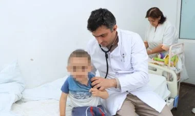 Gəncədə küçəyə atılan azyaşlılarla bağlı məlumat FOTO