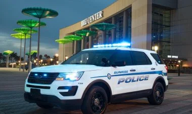 Floridada insanlar sıx olduğu ərazidə atəş açılıb