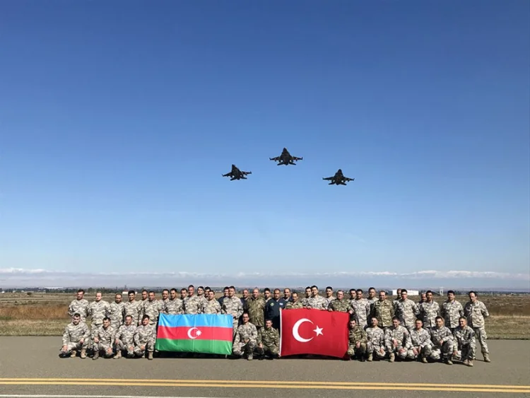 Türkiyənin F-16 qırıcıları Azərbaycanda FOTO