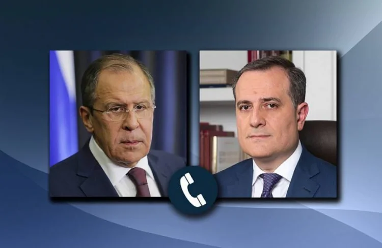 Sergey Lavrov Ceyhun Bayramovla telefonla danışıb