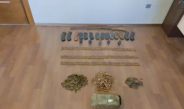 Naftalanda xeyli silah-sursat könüllü polisə verilib