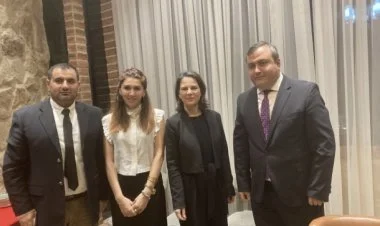 Annalena Berbok vətəndaş cəmiyyəti nümayəndələri ilə