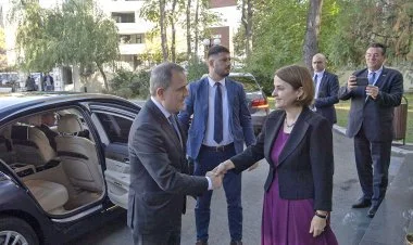 Ceyhun Bayramov həmkarı Luminisa Odobeskuyla görüşüb