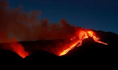 Etna vulkanı püskürüb