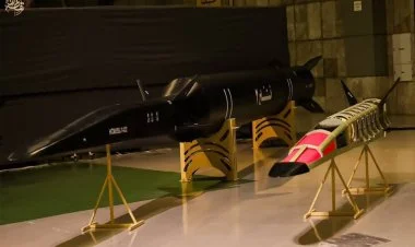 İran “Fəttah 2” hipersəs raketi təqdim edib
