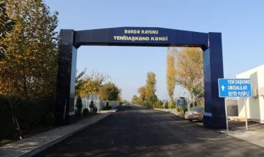 Bərdədə yas mərasimində döşəmə çökdü, ölən var FOTO