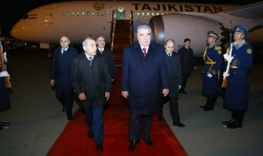 Emoməli Rəhmon Azərbaycanda səfərdədir