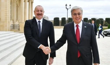 İlham Əliyev Tokayevlə görüşdü FOTO