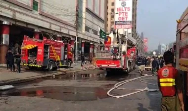 Pakistanda ticarət mərkəzində yanğın olub, 11 nəfər ölüb