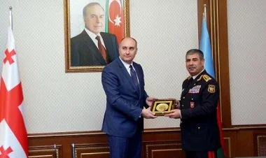 Gürcüstanın müdafiə naziri Bakıya səfər edib