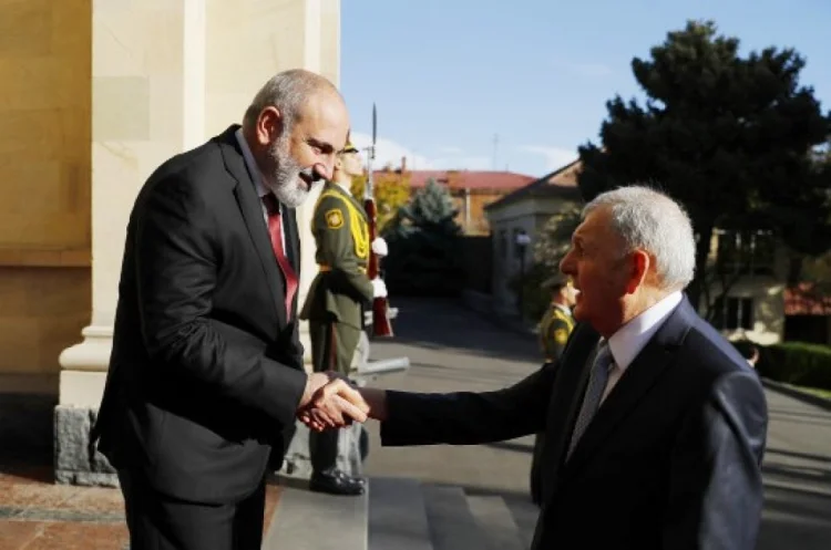 Bakıdan İrəvana gedən İraq Prezidenti erməniləri təriflədi