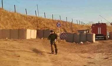 Ruslar Gümrüdəki hərbi bazaları ətrafında səngər qazırlar
