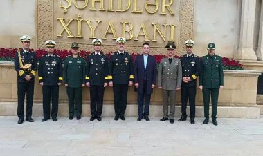 İran HDQ komandanı Şəhidlər xiyabanını ziyarət etdi