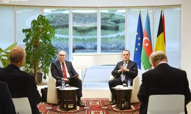 Ceyhun Bayramov media və beyin mərkəzləri ilə görüşüb