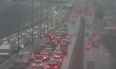 Bakıda körpünün üzərində çökmə olub, tıxac yaranıb