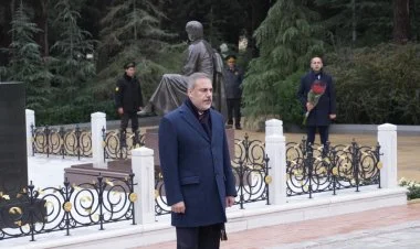 Hakan Fidan Heydər Əliyevin məzarını ziyarət edib FOTO