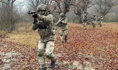 Komando bölmələri şərti düşməni ələ keçirdi VİDEO