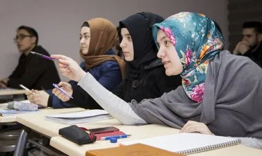 İlahiyyat Kollecində qızlar və oğlanlar birlikdə oxuyacaqlar