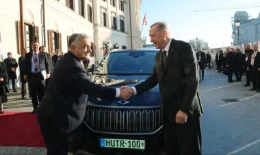 Ərdoğan ona TOGG, Orban ona at bağışladı VİDEO