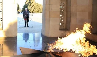 ABŞ səfiri Şəhidlər Xiyabanında FOTO