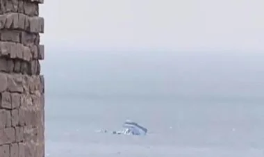 Bakı bulvarında gəzinti qayığı batdı FOTO