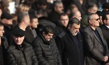 Qırmızı Xaç separatçılara ailələrindən sovqat gətirib