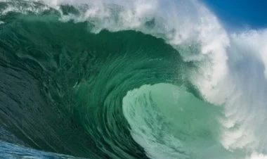 Xəzərdə dalğanın hündürlüyü 5 metrə çatıb