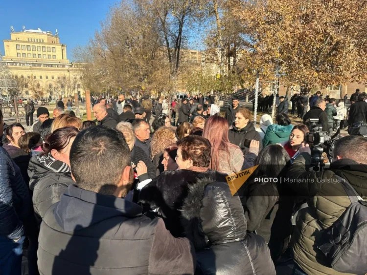 İrəvanda indi də balıqçılar Paşinyanı devirmək istəyir