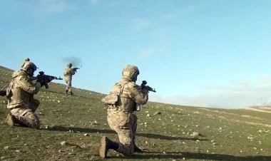 Komandolar şərti düşmən müdafiəsini yardılar VİDEO