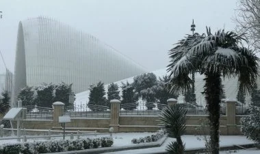 Bakıya 2 santimetr qar yağıb
