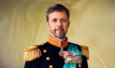 Danimarkanın yeni kralı taxta çıxdı FOTO