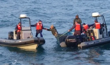 Xəzər dənizində DSX nasaz qayıqdan 2 nəfəri təxliyə etdi