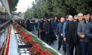 Şəhidlər xiyabanından FOTOREPORTAJ